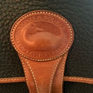 Dooney & Bourke shoulder bag. EUC